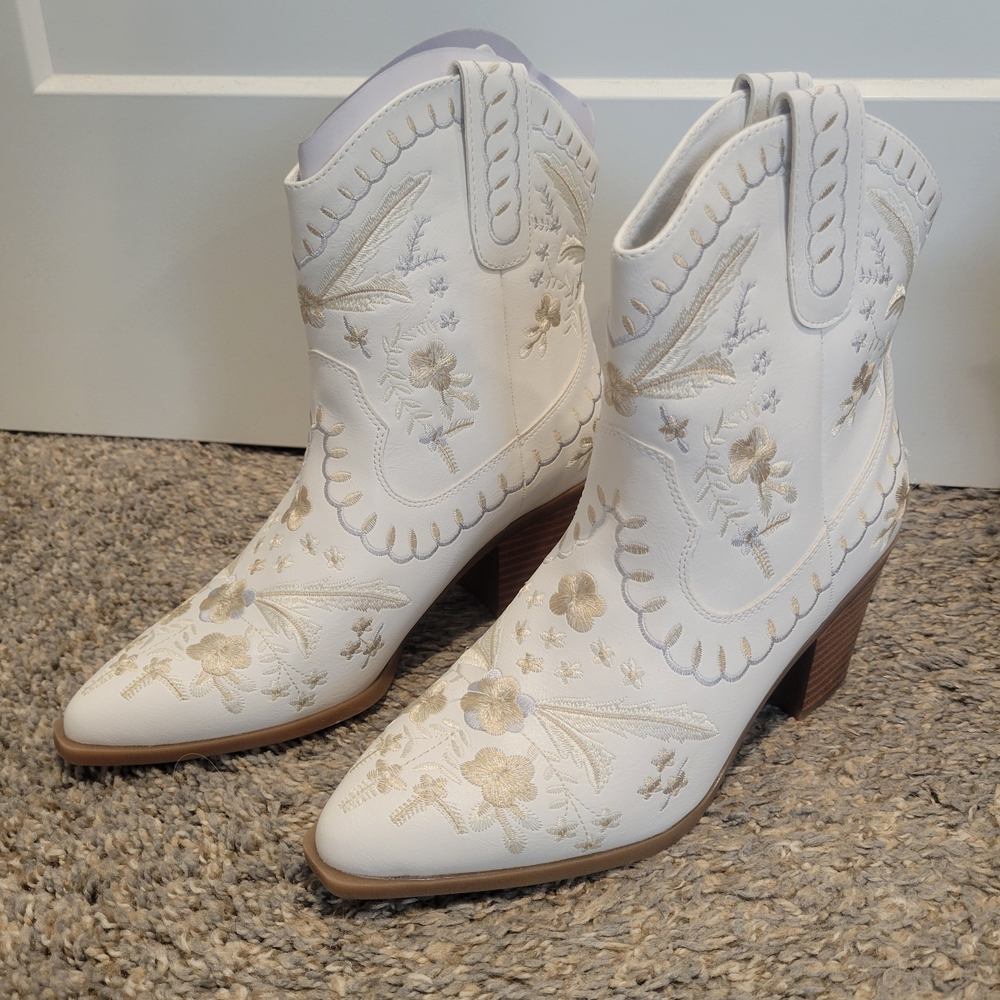 MIA White Floral Embroidered Heeled Boots